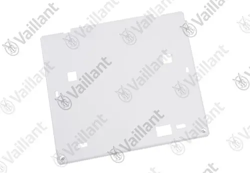 Weiße Halterung von Vaillant, rechteckige Form mit mehreren Aussparungen und Befestigungslöchern. Geeignet für elektrische Boxen.